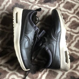 Women’s Nike Sneakers, 6.5, Navy